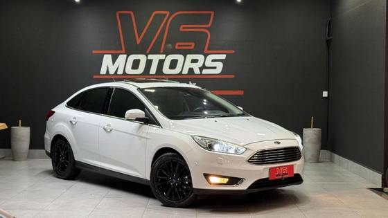 FORD FOCUS 2.0 TITANIUM PLUS 16V FLEX 4P POWERSHIFT FORD FOCUS 2.0 TITANIUM PLUS 16V FLEX 4P POWERSHIFT